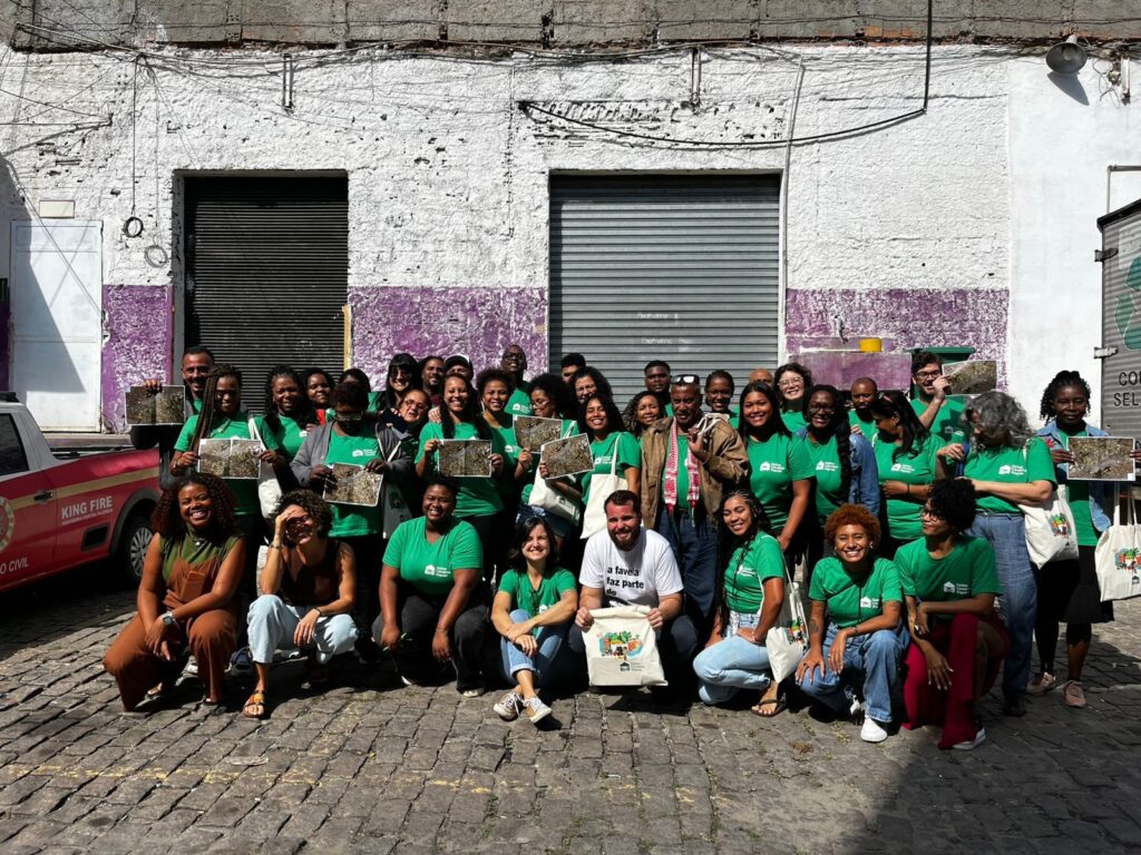 Imagem dos agentes comunitários e membros da equipe no COOPAMA