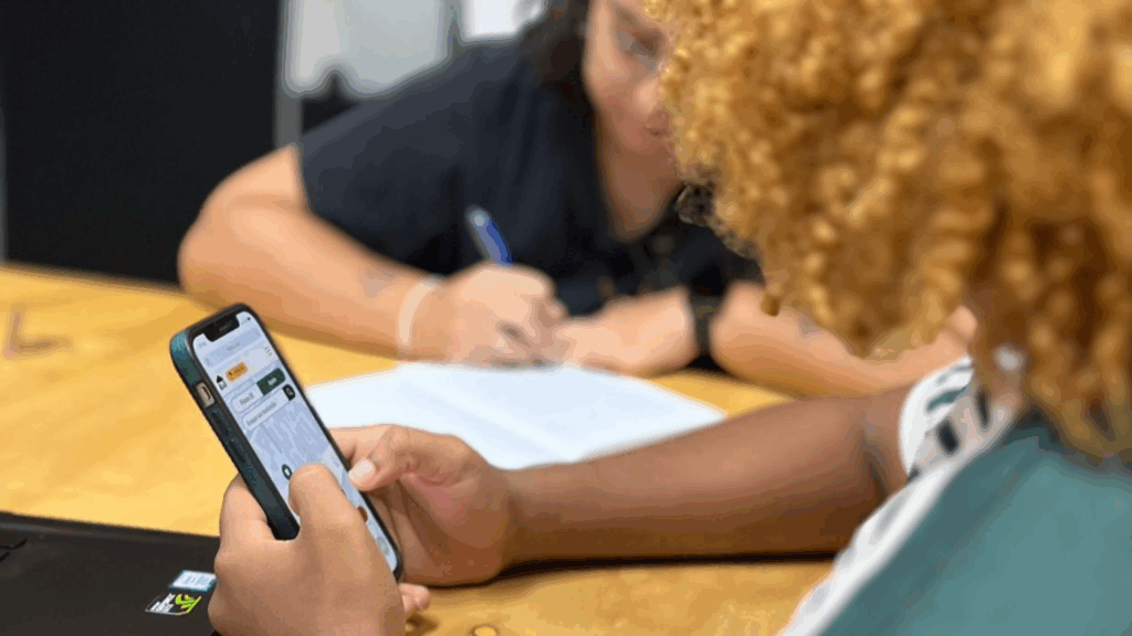 Uma tecnologia feita a muitas mãos