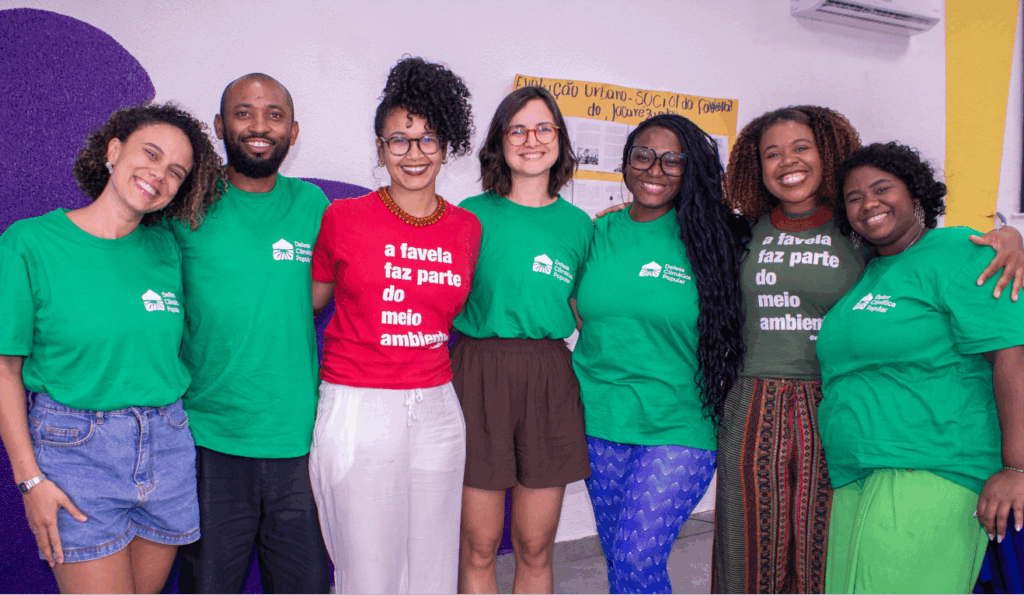 Imagem de membros da equipe do NOSSAS e Simbiose