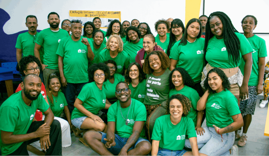 Imagem de pessoas reunidas na primeira oficina de formação da Defesa Climática Popular